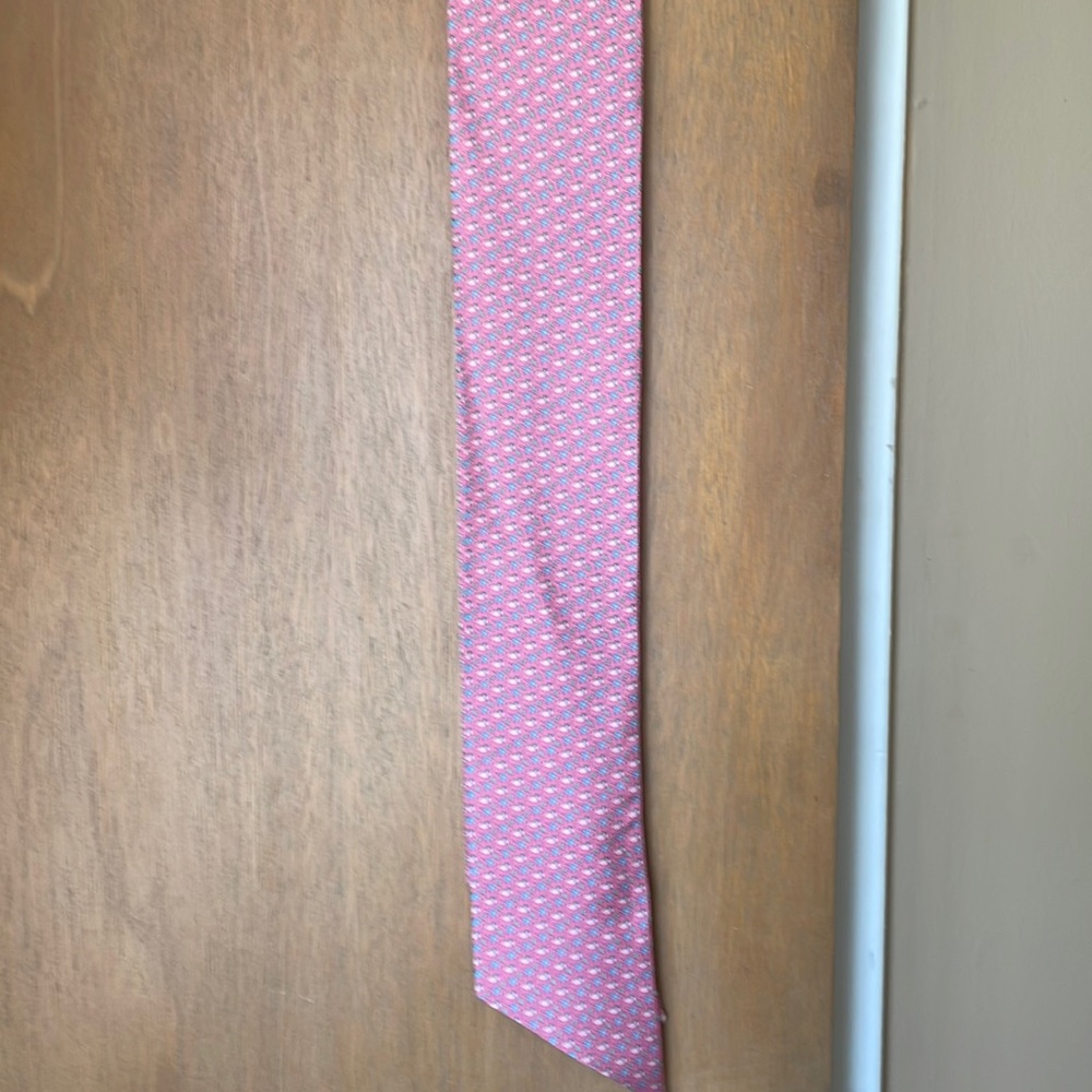 NWT gorgeous vinyard vines pink silk scarf